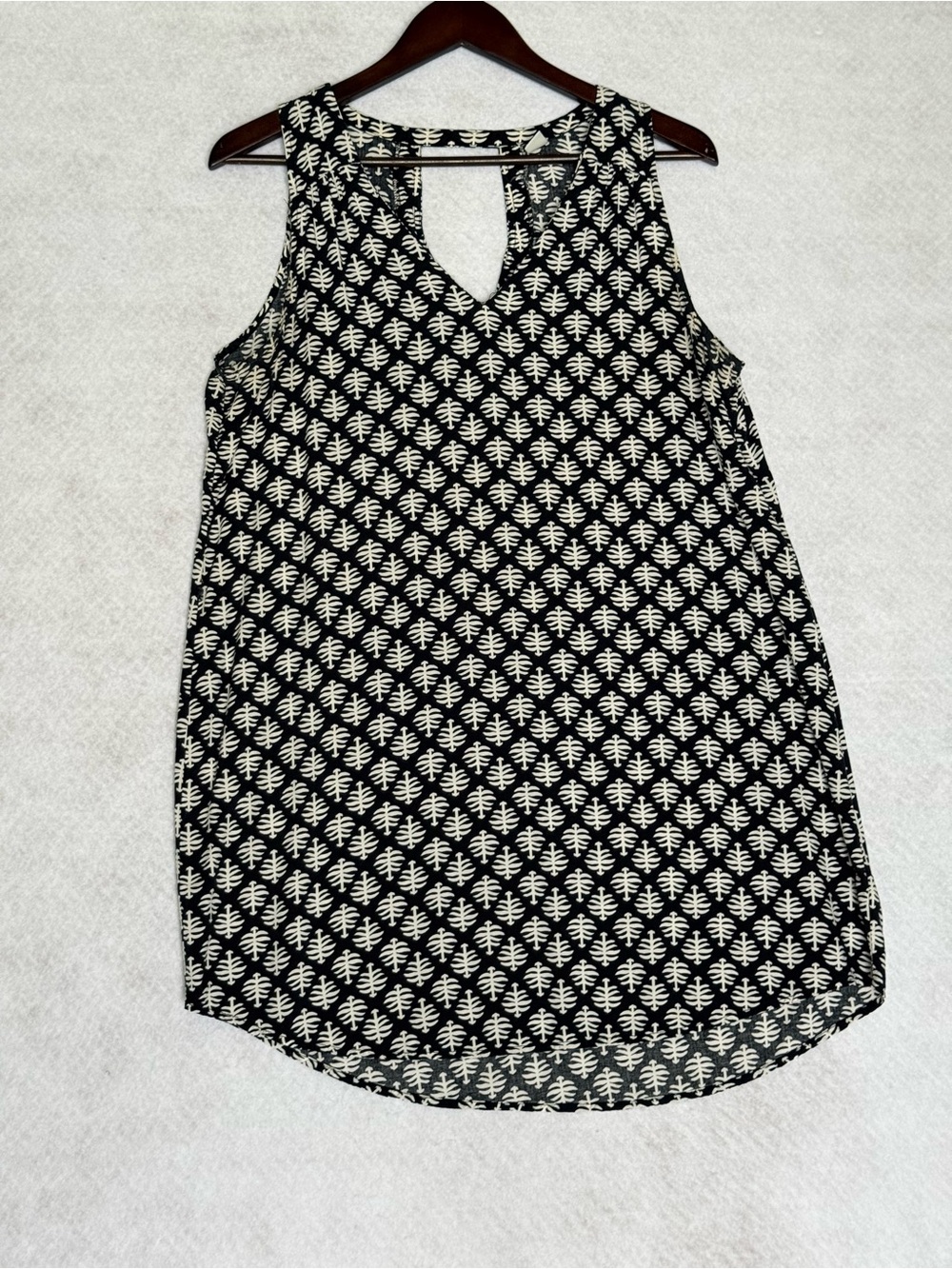 Old Navy Women’s Rayon Black & White Printed Sleeveless Keyhole Dress size L